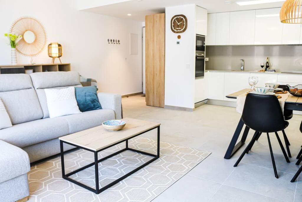 Iconic Sea Views Luxury Apartment Puerto Marino Exterior foto